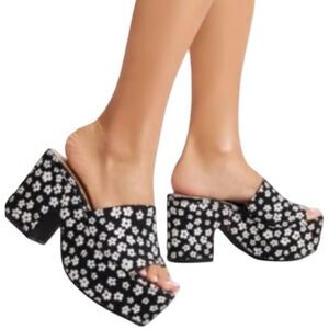 Wild Pair Melborne Patent Floral Print Platform Sandals Black Daisy Size 9 New